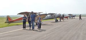 Fly In Draws A Crowd