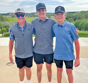 Golfers Qualify For State